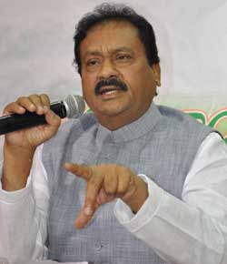 Shabbir Ali condemns Kadiam for criticising Congress regime