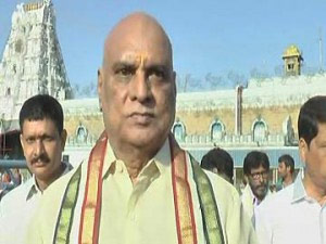 K Raghavendra Rao Tonsures Head