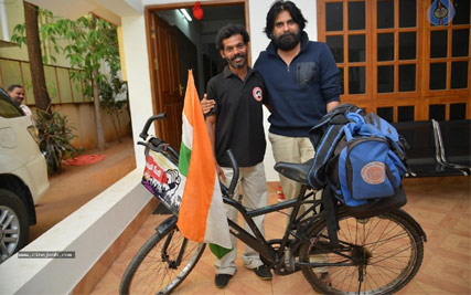 Fan Travels 1500 Km to Meet Pawan