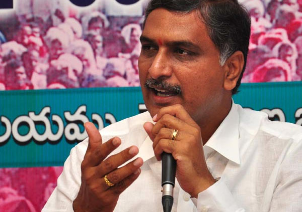Harish condemns Naidu for serving notices to 'T' news channel