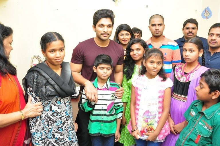Allu Arjun Fulfills Wish of Three Kids