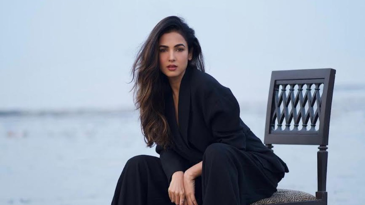 Adi Purush makers welcome Sonal Chauhan on board