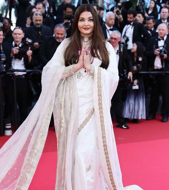 Aishwarya Rai Tribute to Operation Sindoor At Cannes