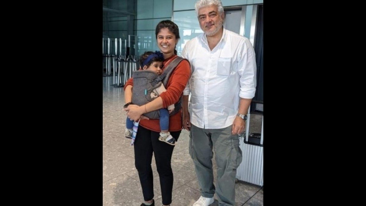 Ajith gesture at the airport surprises Vijay fan