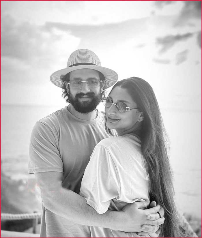 Akhil wife Zainab 
