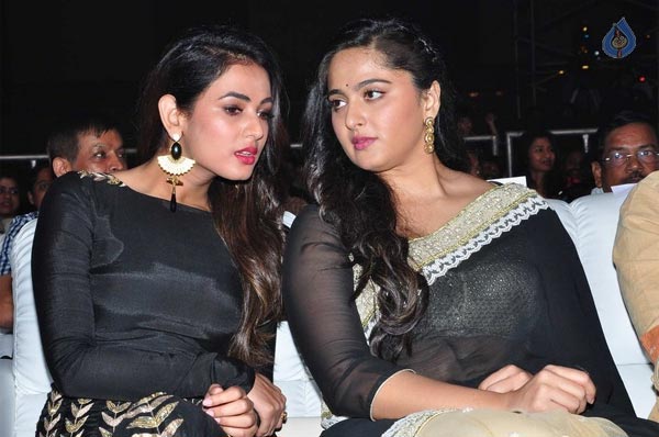 Ali on Anushka Thighs at Size Zero Audio Release