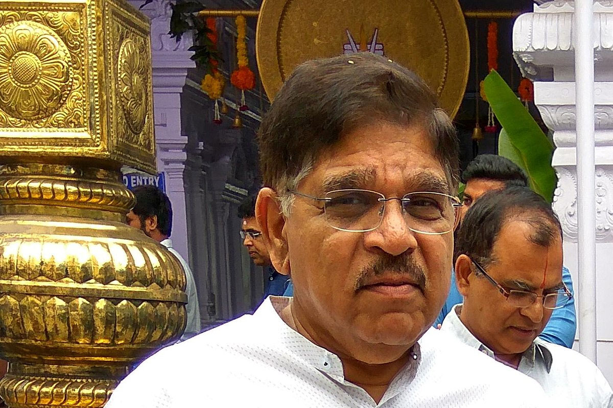 Allu Aravind Sells off Akhil's Film!