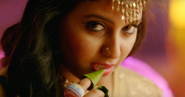 Allu Arjun, Anjali - Blockbuster Song From Sarrainodu