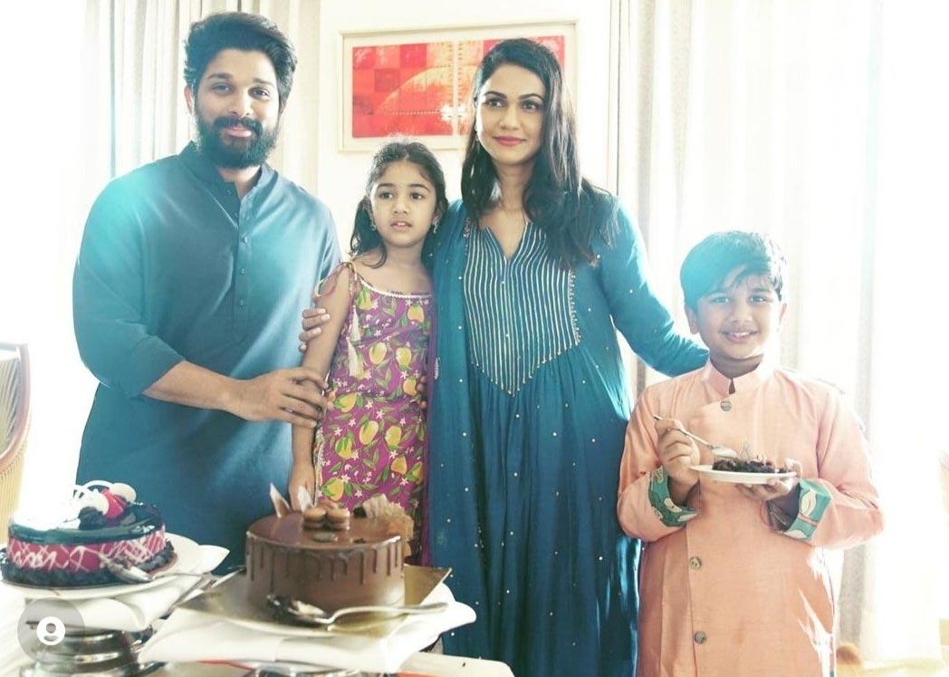 Allu Arjun Celebrating his wife Sneha Birthday