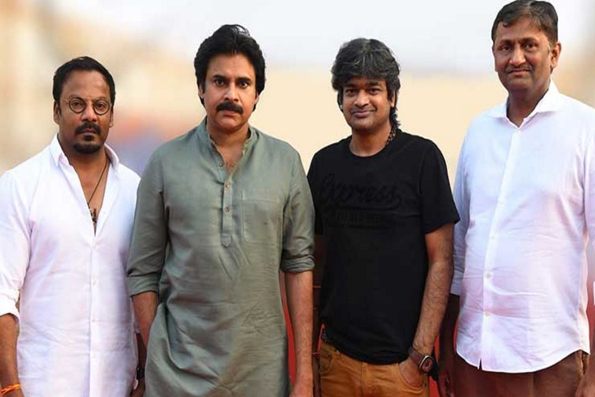 Anand Sai (on the extreme left) and Pawan Kalyan