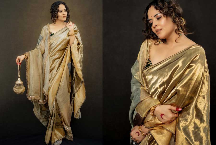 Anasuya Exudes Regal Look