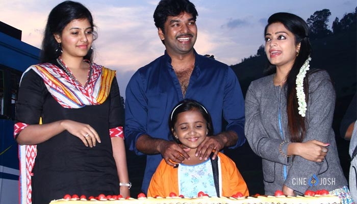 Anjali, Jai, Janani On Balloon Sets