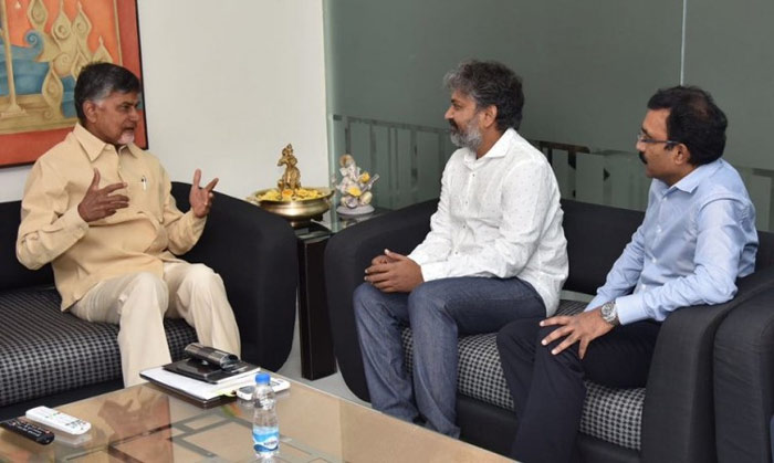 AP CM Chandrababu Naidu Discussed Sensational Director SS Rajamouli