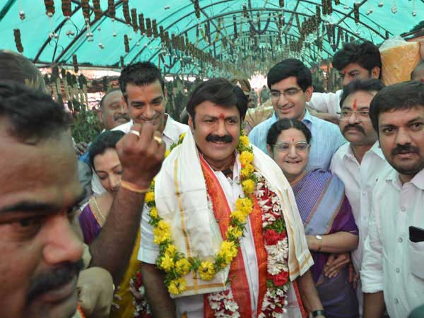 Balakrishna Offered Prayers to Sammakka Saralamma