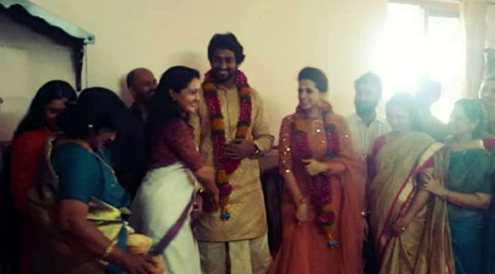 Bhavana, Naveen Engagement Picture