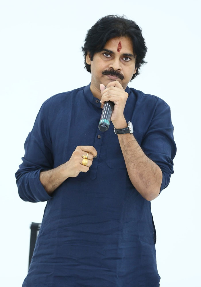 BJP Severely Insulting Pawan: Pawan Should Utter Mahesh Babu Dialogue