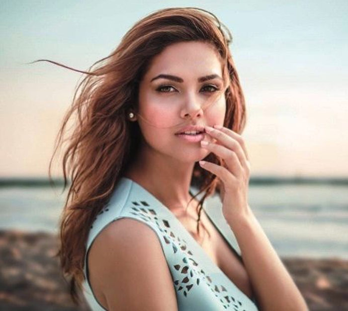 Bollywood Actress Esha Gupta