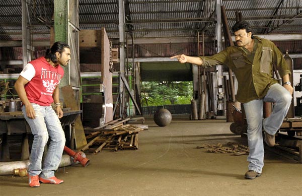 Bruce Lee Item Song Needs Chiru, Charan A Heroine