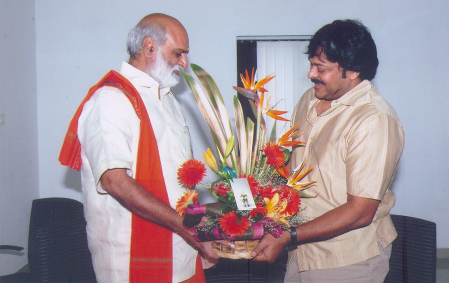 Celebrities wish Raghavendra Rao on his B-Day