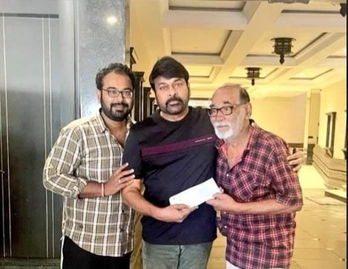 Chiranjeevi Lends Helping Hand To A Senior Cameraman