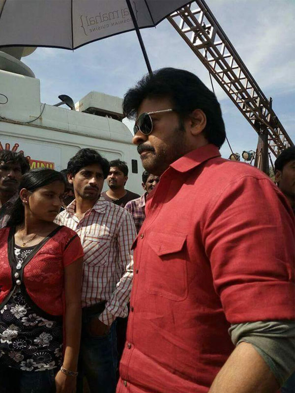 Chiranjeevi Looks Slim and Young in Khaidi Number 150's Shooting Spot Pic