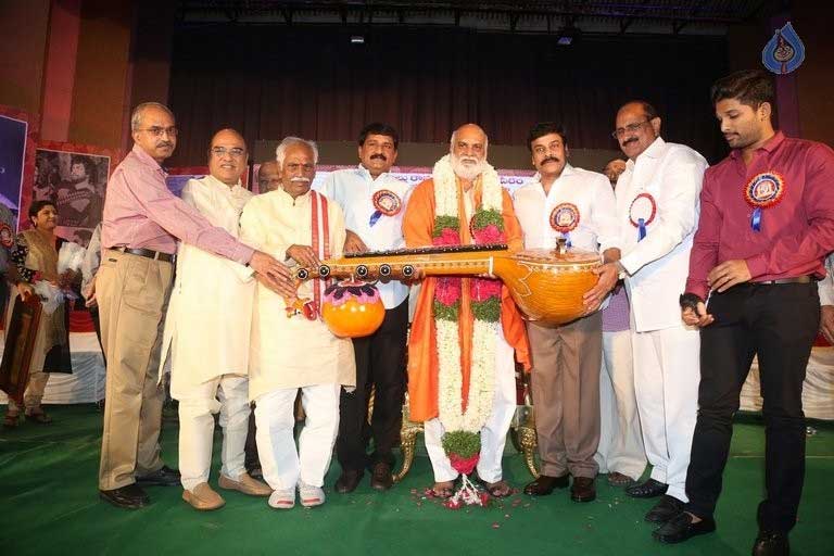 Chiranjeevi Presents Allu Ramalingaiah Award to K Raghavendra Rao