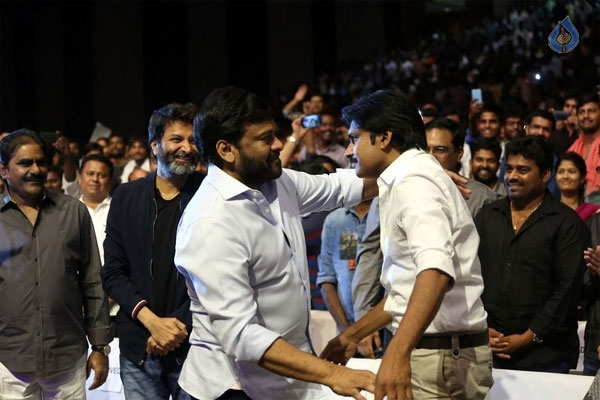 Chiranjeevi Speaks About Pawan Kalyan, Politics at Sardaar Audio