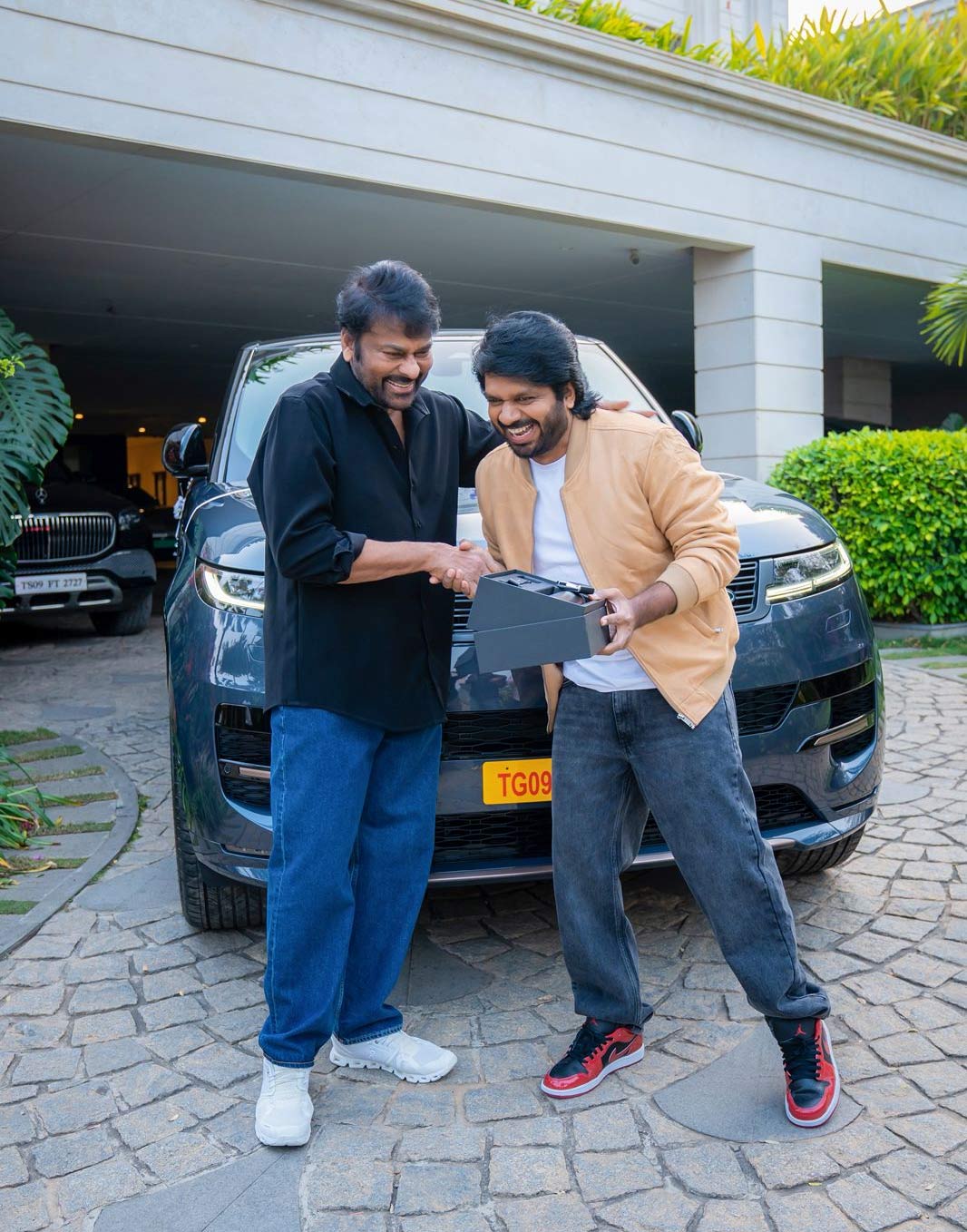 Chiranjeevi surprises Anil Ravipudi