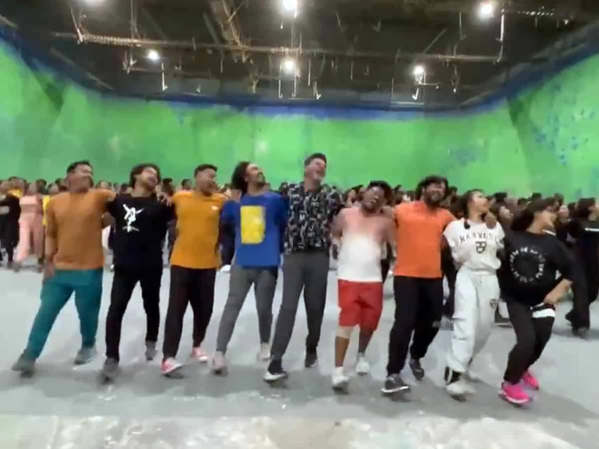 Dancing Sensation Prabhu Deva floral tribute to RRR