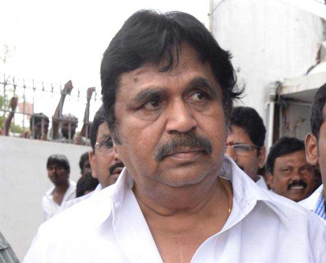 Dasari Keeps Chiranjeevi 150th Kaththi Under Non-Co-Operation