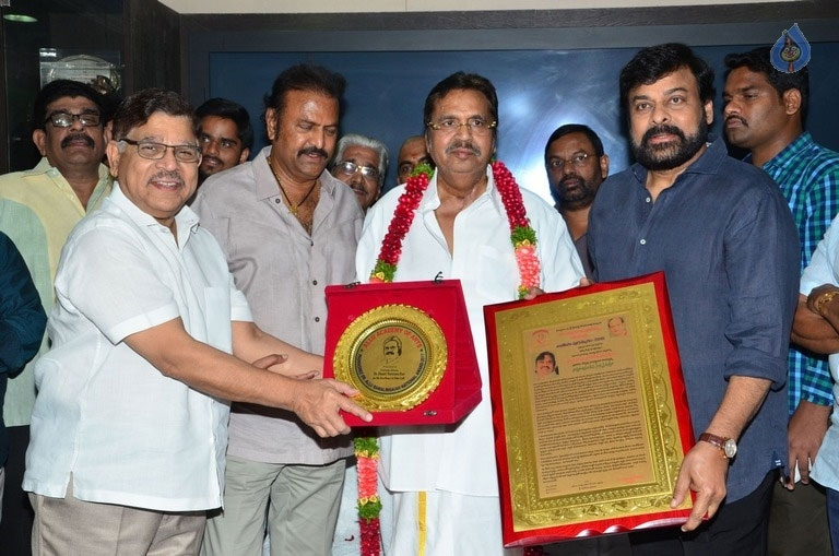 Dasari Narayana Rao Gets Allu Rama Lingaiah Award from Chiranjeevi