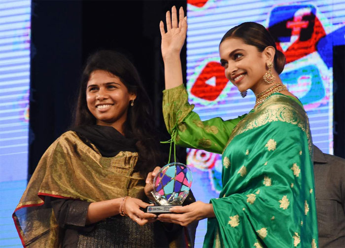 Deepika Padukone Takes Award from Akhila Priya