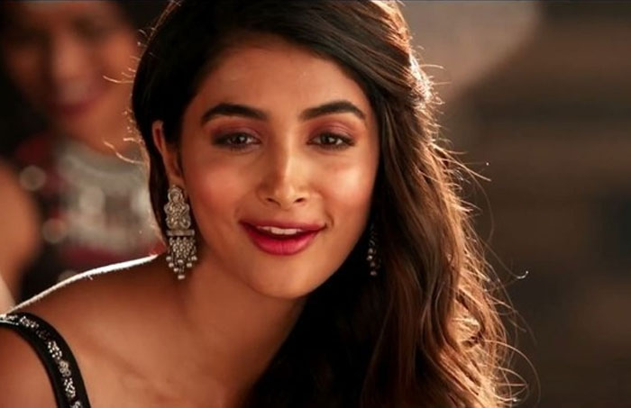 Expel Pooja Hegde from Tollywood! 