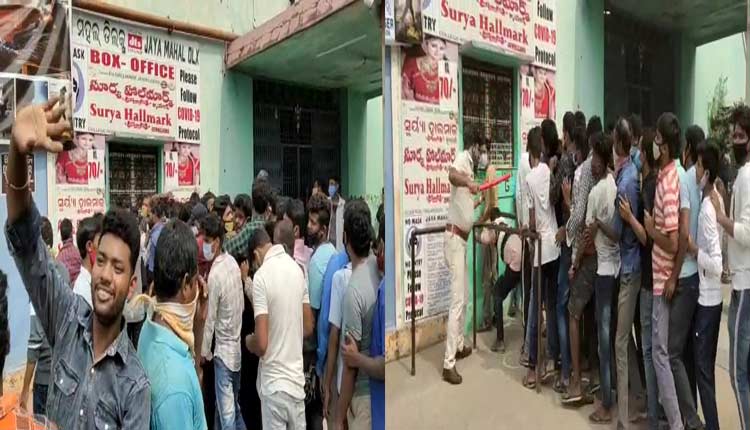 Fans queue for Vakeel Saab 