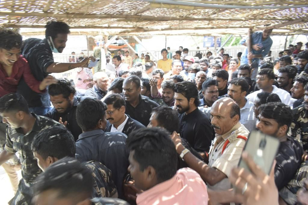 Fans shock Ram Charan at the Kanakadurga temple