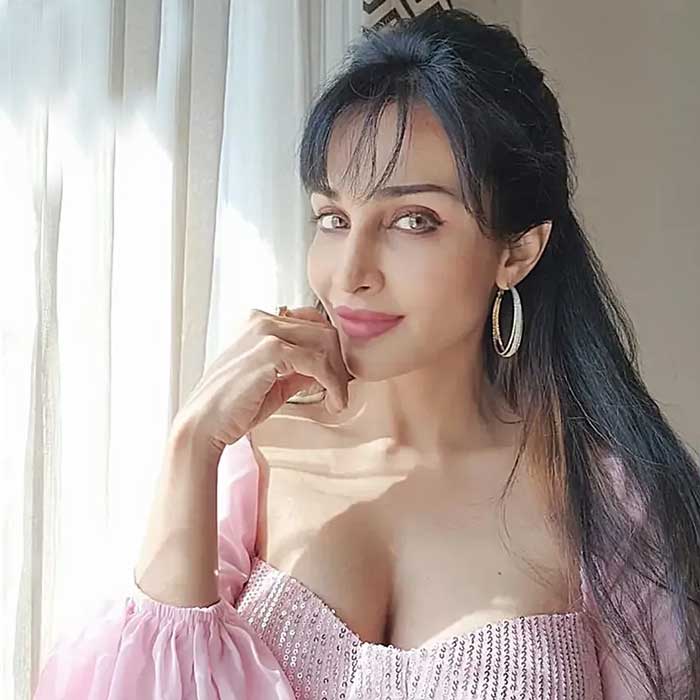 Flora Saini