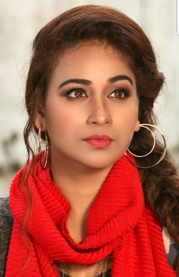 Gemini Music Vennela TV Anchor Jayathi Into Movies