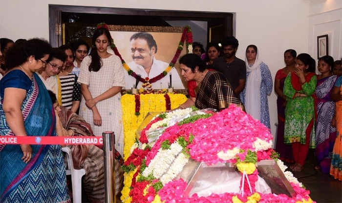 Harikrishna Cremation Final Rites Details