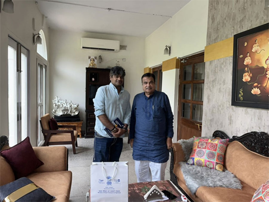 Harish Shankar meets Nitin Gadkari