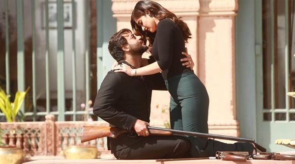 Ileana, Ajay Devgn In Baadhshaho