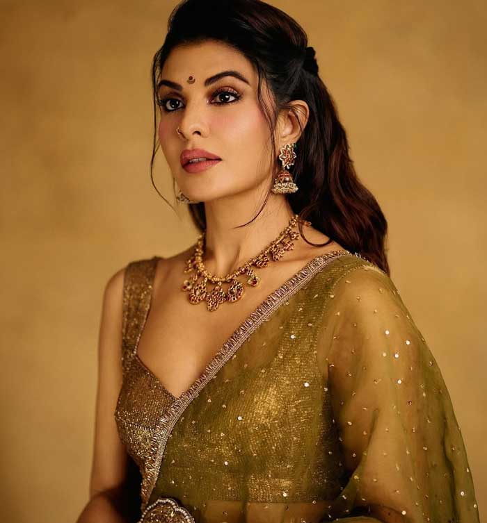 Jacqueline Fernandez floors all with her good gesture