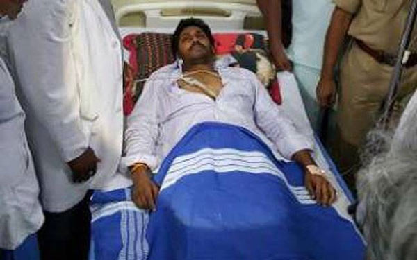 Jagan's indefinite fast foiled as police shift him to hospital