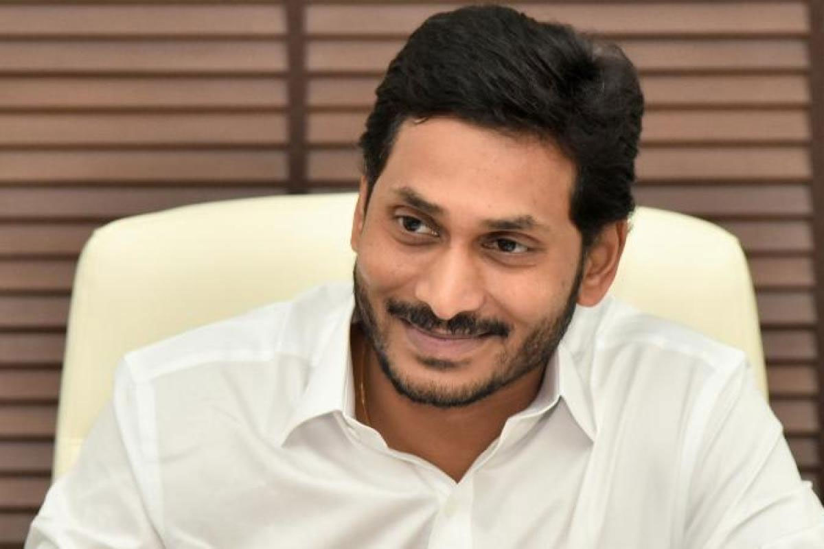 Jagan Reddy Slogan! Middle Class Ni Kottu, Lazy People Ki Pettu!