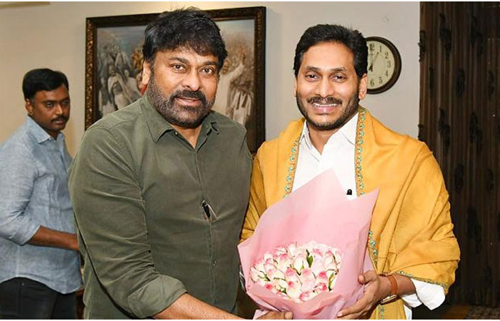 Jagan's wife Bharati serves Chiranjeevi