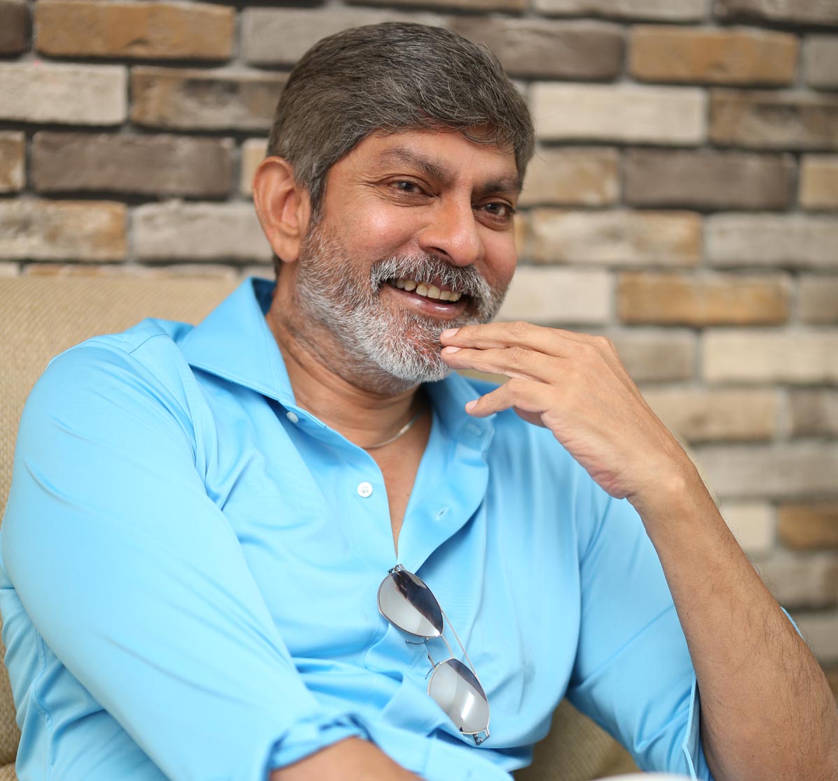 Jagapathi Babu Supports Rajinikanth From YCP Allegations