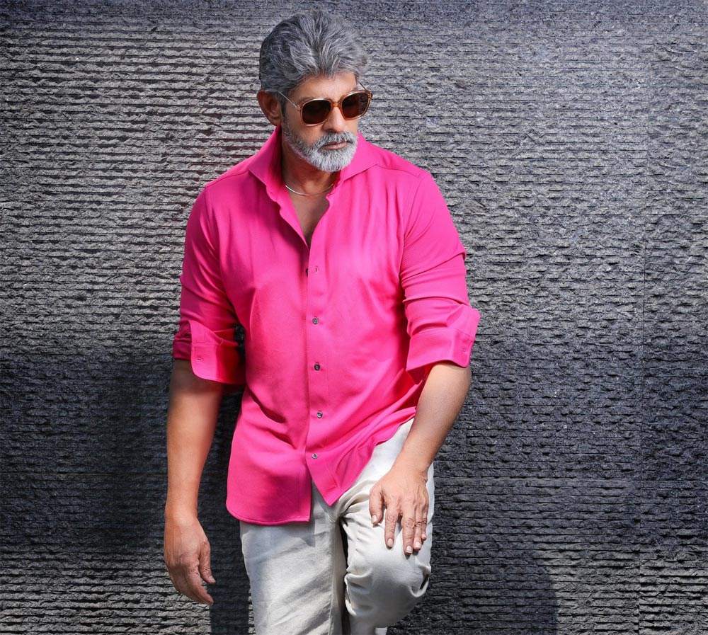 Jagapati Babu to scare Mahesh Babu