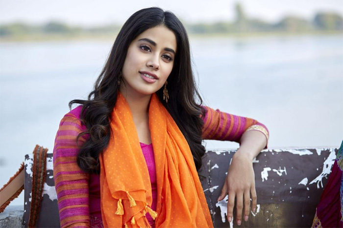  Janhvi Kapoor