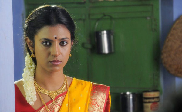 Kasthuri Shocking Revelation on a Top Hero! cinejosh.com