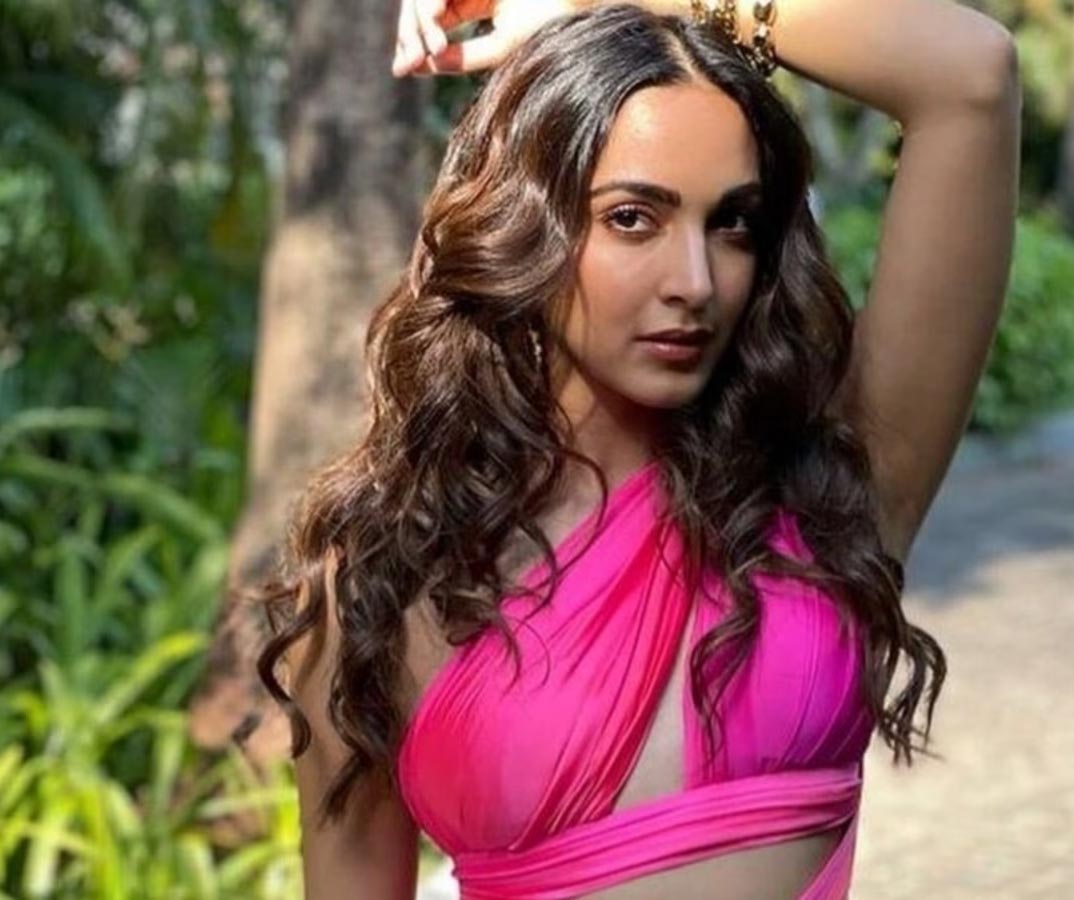 Kiara Advani turns fashionista in pink
