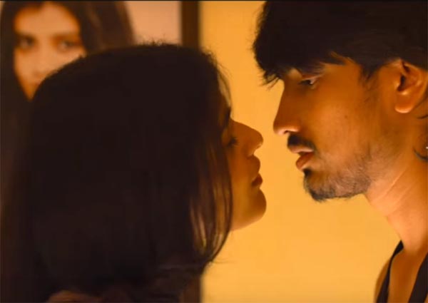 Kumari 21 F, Lip Lock Scenes Between Raj Tharun, Hebah Patel